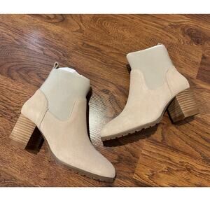 Violet and Red Women's Loaded Knit Cuff Faux Suede Bootie Beige, Size 6 (NWOT)